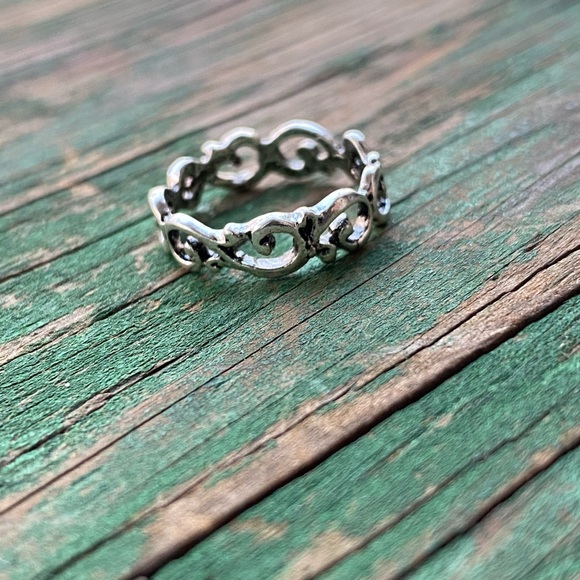SWIRLING RING - Picture 2 of 2